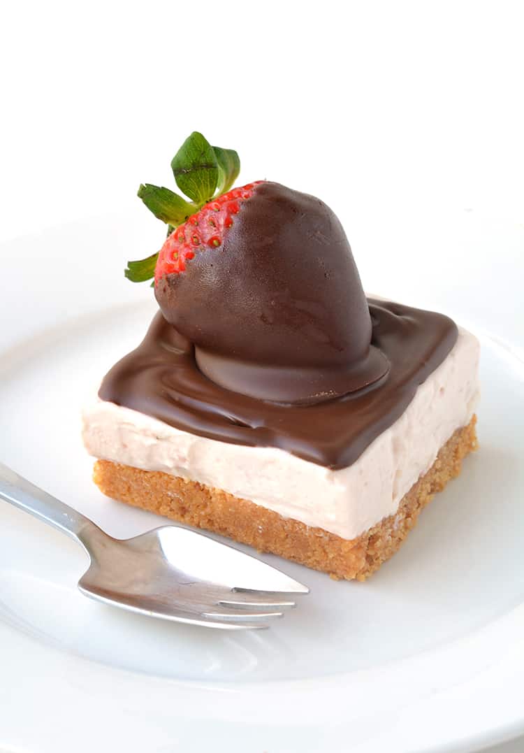 Strawberries and cream cheesecake bars