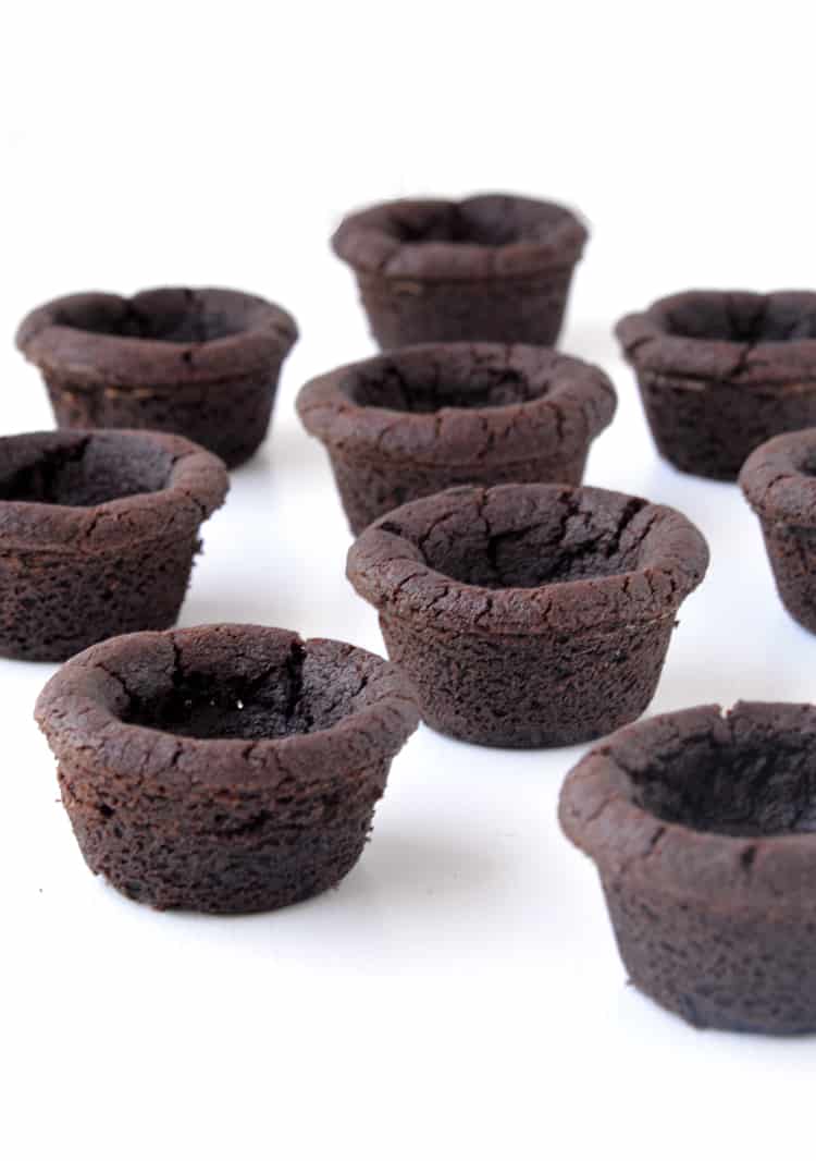 Chocolate cookie cups 