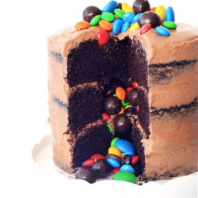 Chocolate Pinata Party Cake | via sweetestmenu.com