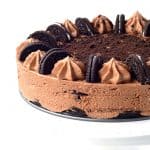 Oreo Chocolate Cheesecake Icebox Cake | via sweetestmenu.com