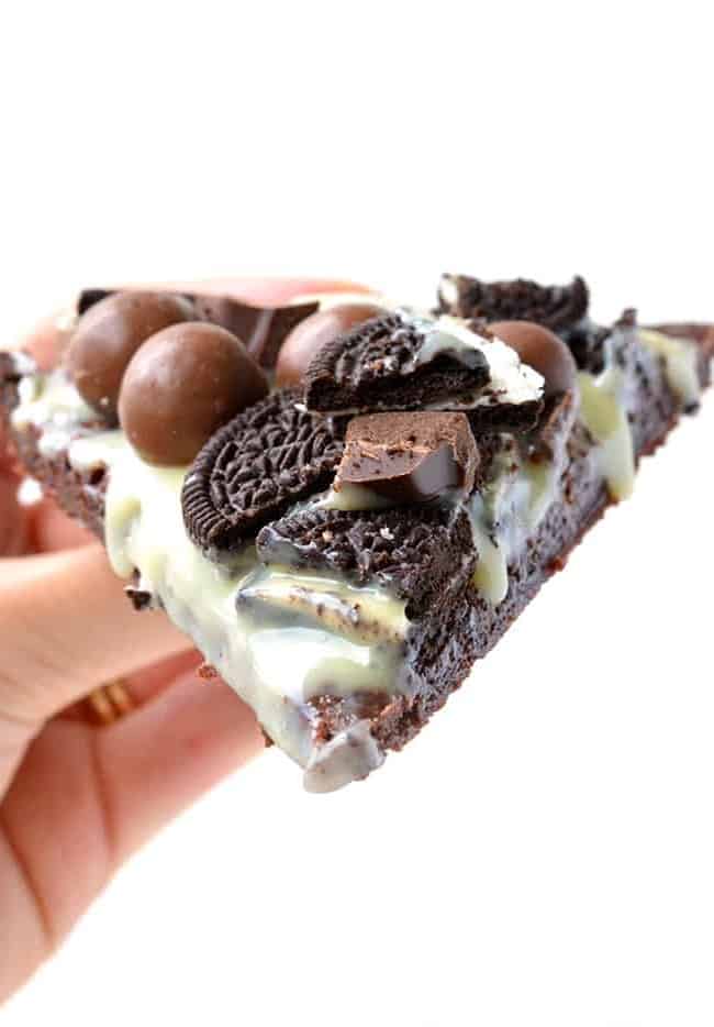 Cookeis and Cream Brownie Pizza