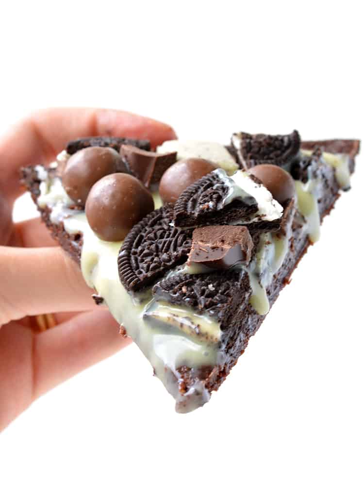 Cookies and Cream Brownie Pizza