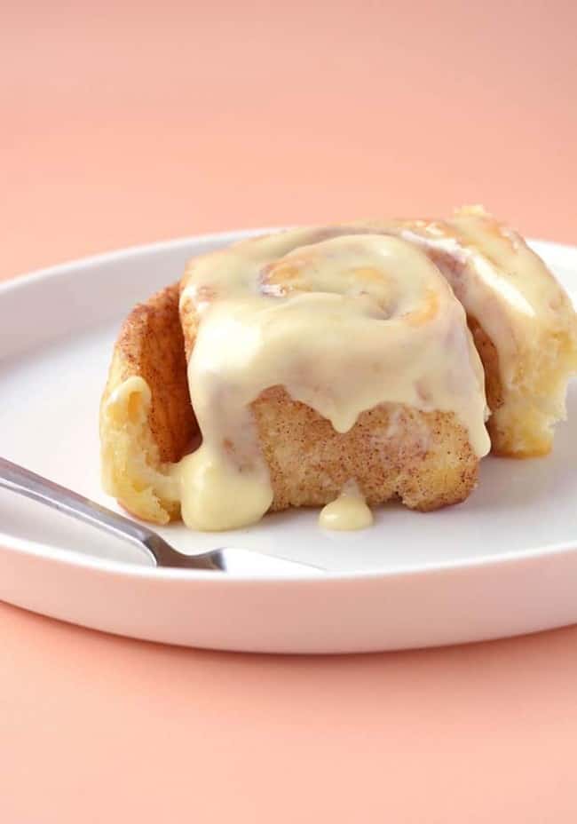 Cinnabon Cinnamon Rolls (With Cream Cheese Frosting) Sweetest Menu