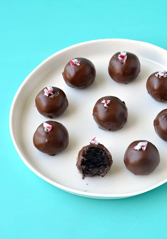 A plate of Peppermint Oreo Truffles