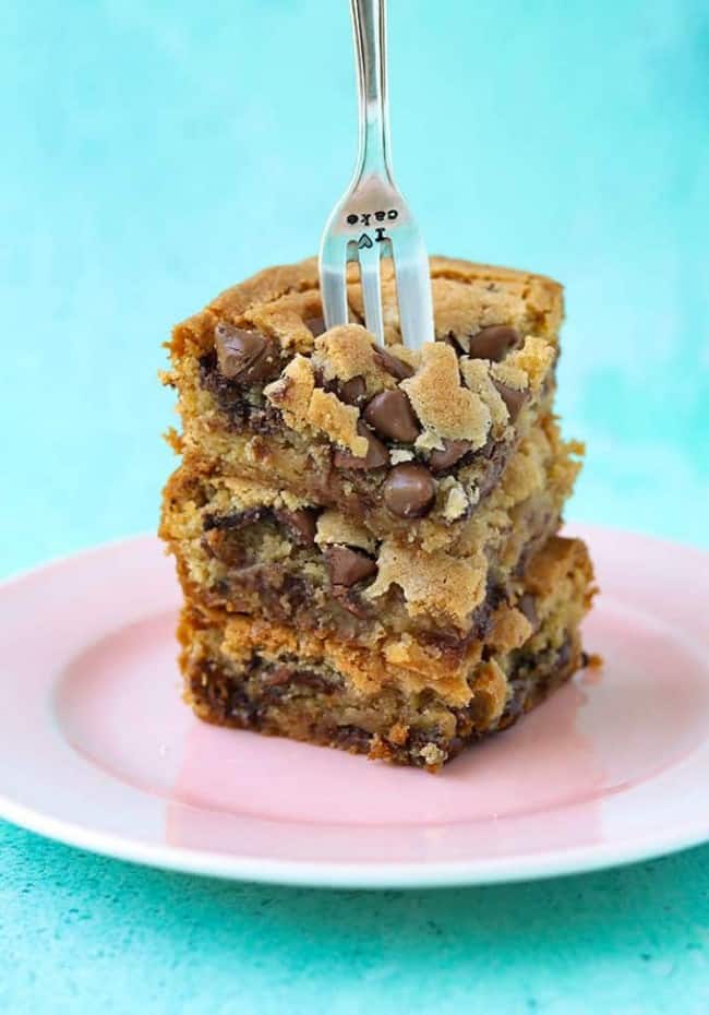 Congo Bars (The BEST Chocolate Chip Cookie Bars) Sweetest Menu