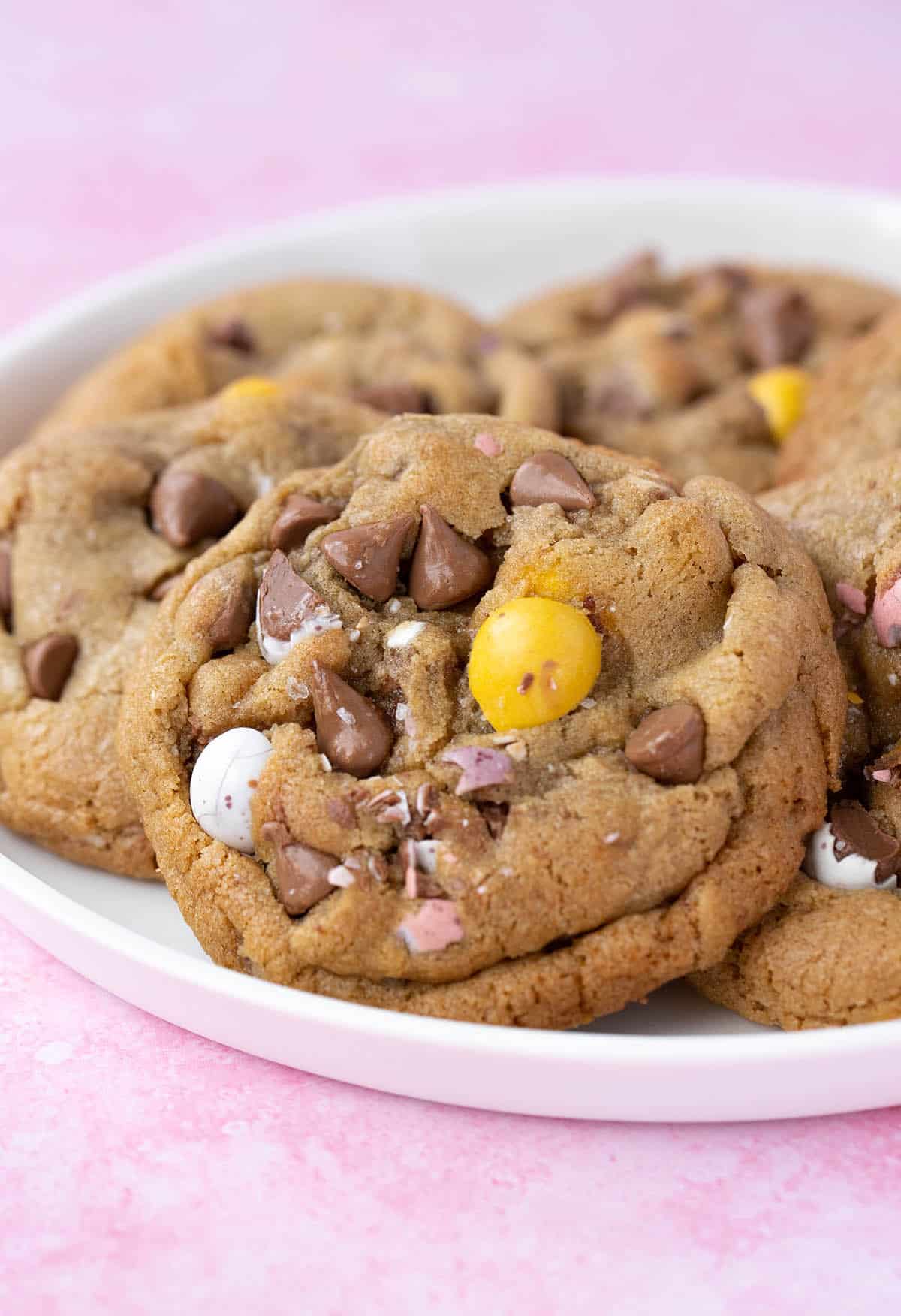 A plate of New York-style Mini Egg Cookies on a pink background.